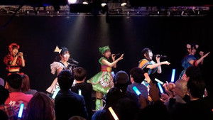 父と息子の地下アイドル háttérkép