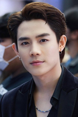 Tontae Tinnakorn Puwasakdiwong profil kép