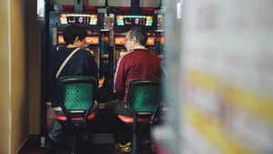 死に損なった男 háttérkép
