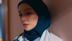 Cinta Tak Pernah Tepat Waktu háttérkép