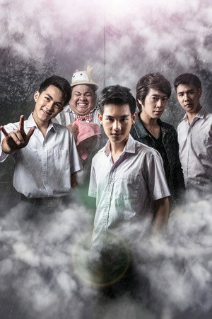เมื่อฝนหยดลงบนหัว poszter