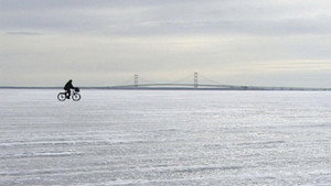 Ice Bridge - Mackinac Island’s Hidden Season háttérkép