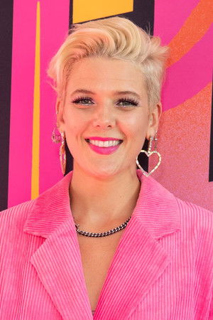 Betty Who profil kép