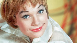 Shirley MacLaine, comme un torrent háttérkép
