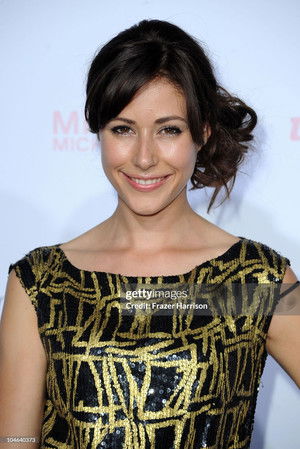 Amanda Crew profil kép