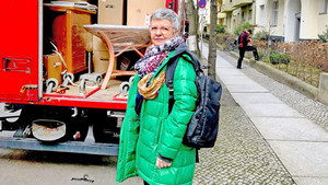 Eine einsame Stadt háttérkép