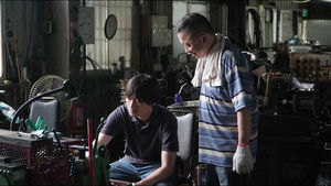 一顆螺絲掉在地上 háttérkép