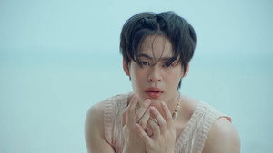 ที่สามของเธอ kép