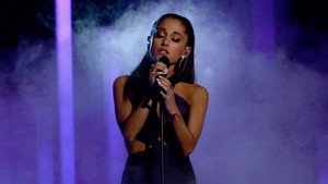 Ariana Grande: My Way háttérkép