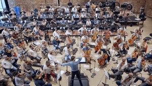 Nous, l'Orchestre háttérkép