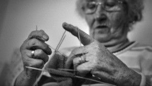 Muddi - Zwölf Annäherungen an das Altern háttérkép