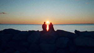 Amikor megtörik a fény háttérkép