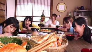 SDDE-429 壁！机！椅子！から飛び出る生チ●ポが昔懐かしい実家 「お正月だよ！しゃぶりながら」…さらにハメながら！！ ‘8年ぶりの帰郷、久々に触れた家族の優しさに心を打たれる’編 háttérkép