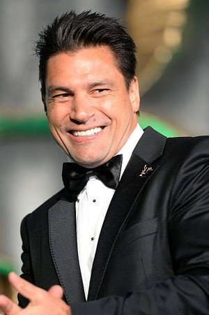 Manu Bennett profil kép