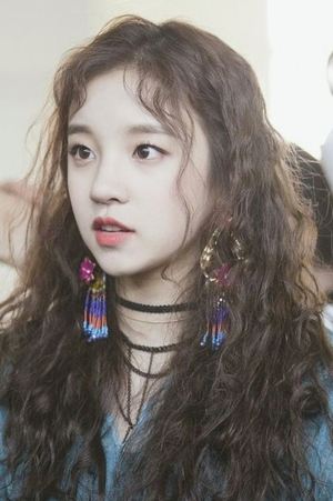 Song Yuqi profil kép