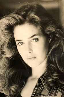 Claudia Wells profil kép