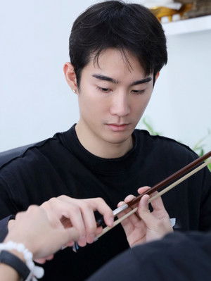 ความลับในบทเพลงที่บรรเลงไม่รู้จบ poszter