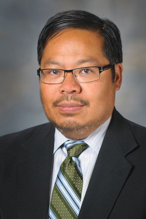 Uro Q. dela Cruz profil kép