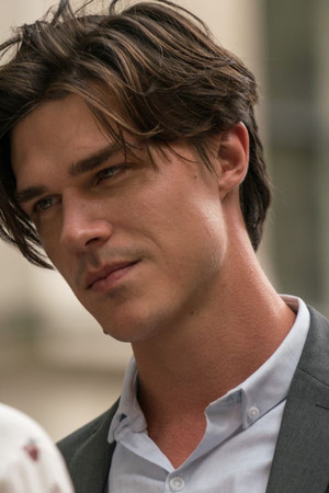 Finn Wittrock profil kép