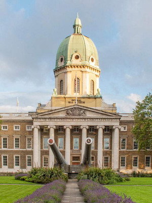 Britain at War: Imperial War Museums at 100 poszter