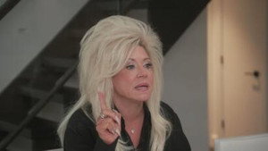Theresa Caputo: Raising Spirits 1. évad Ep.25 25. epizód