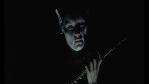 悪魔が来りて笛を吹く háttérkép