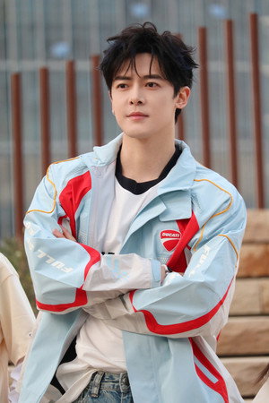 Fu Xinbo profil kép