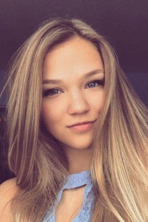 Julia Hart profil kép