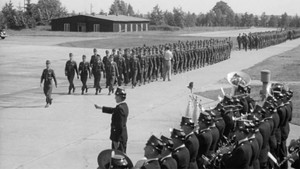 Kriegstüchtig? 70 Jahre Bundeswehr háttérkép