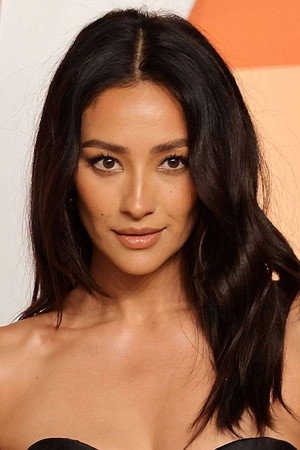 Shay Mitchell profil kép