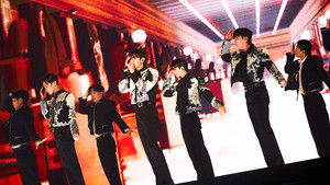 하이라이트: 라이츠 고 온, 어게인 인 시네마 háttérkép
