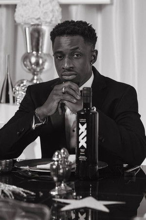 Tobi Brown profil kép