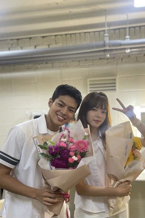 어른연습생 poszter