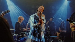 Adé en concert à la Flèche d'Or háttérkép