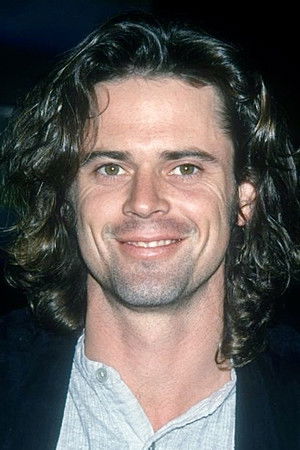 C. Thomas Howell profil kép