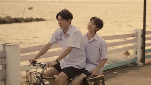 ต้นส้มอยู่บ้านเขา แต่ผลส้มหล่นมาบ้านเราตลอดเลย kép