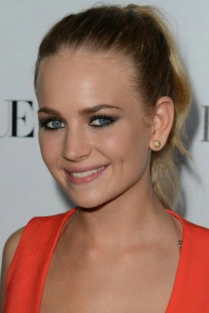 Britt Robertson profil kép
