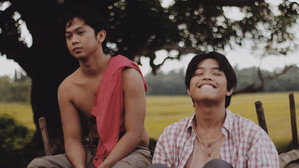 Ang Nagliliyab na Kasaysayan ng Pamilya Dela Cruz háttérkép