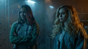 Stargirl 3. évad Ep.7 Hetedik fejezet: A végtelen művek, 1.rész