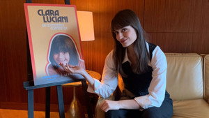 Clara Luciani : Ça commence comme ça háttérkép