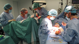 Burning Out, dans le ventre de l'hôpital háttérkép