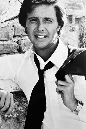 Ian Ogilvy profil kép