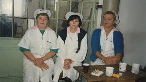 Alltagsgeschichte – Frauen in der Fabrik háttérkép