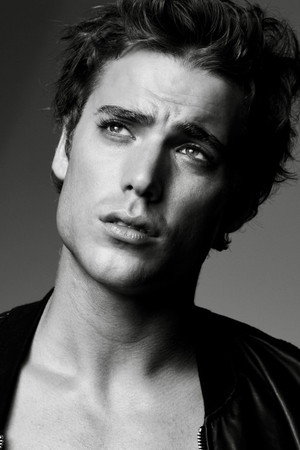 Dustin Milligan profil kép