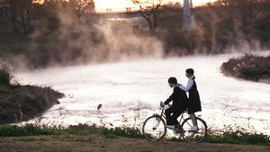平場の月 háttérkép