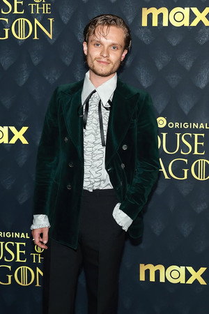 Tom Glynn-Carney profil kép