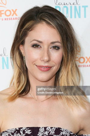 Amanda Crew profil kép