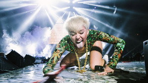 Miley Cyrus: Bangerz Tour háttérkép