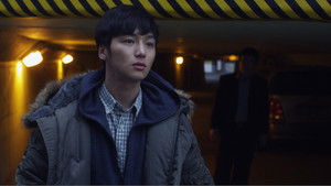목격자의 밤 háttérkép