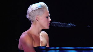 Pink - koncert Melbourne-ben háttérkép